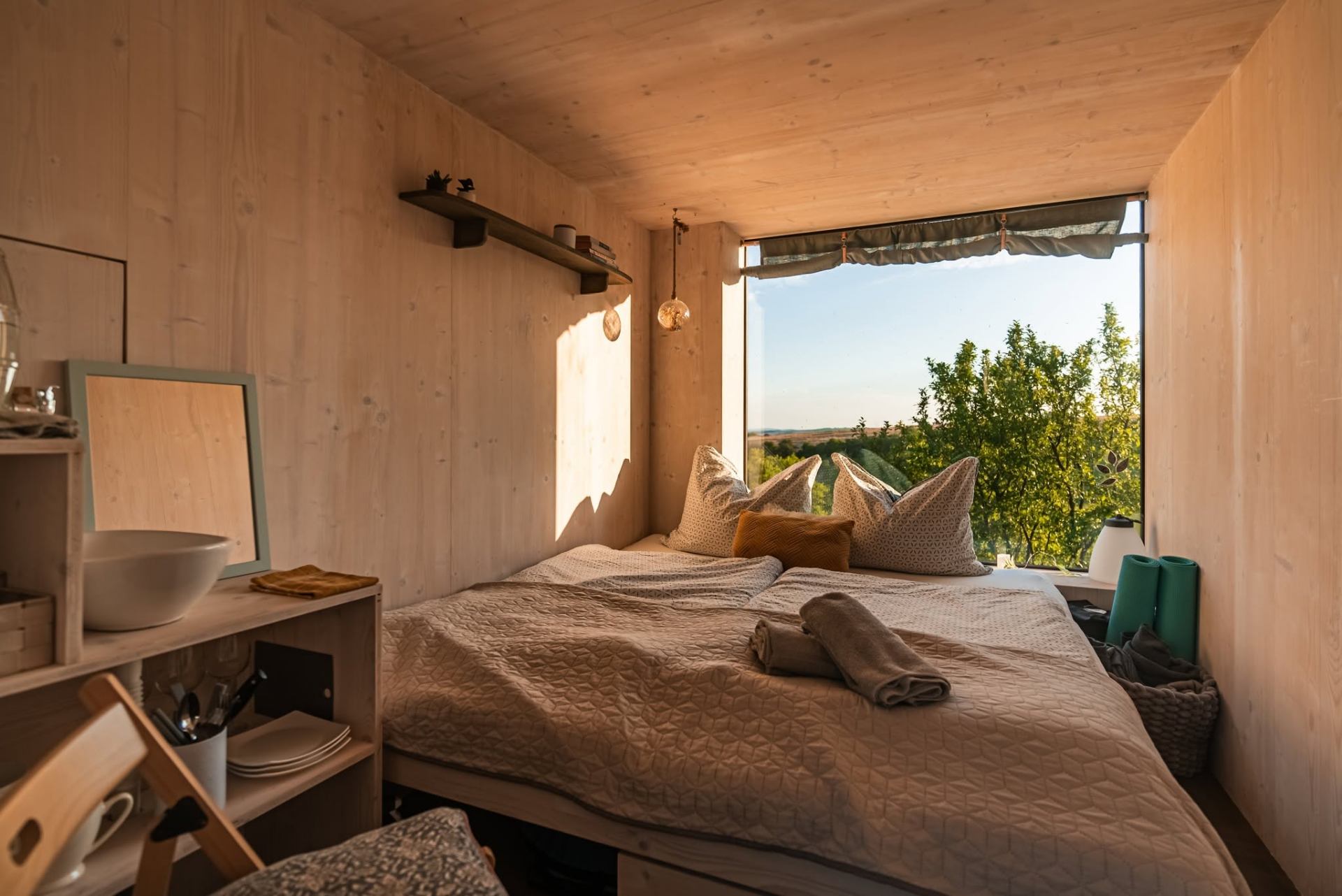 Okno do kraje — Glamping Slívka